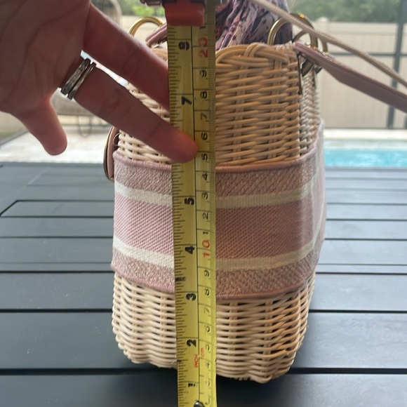 Ladies pink and crème purse with gold hardware. - Picture 9 of 12